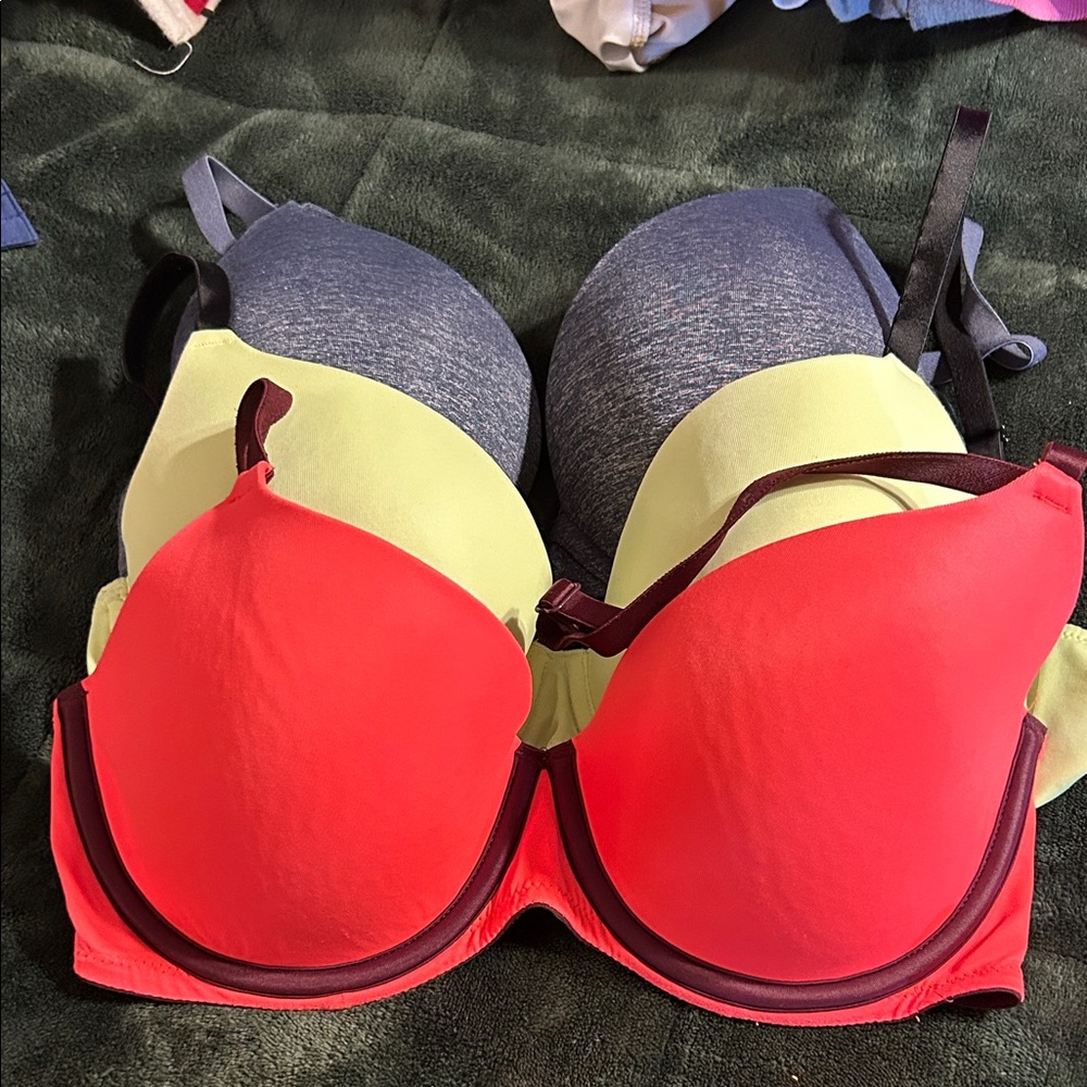 SET OF THREE -Victoria’s secret/PINK 34D bras VGUC